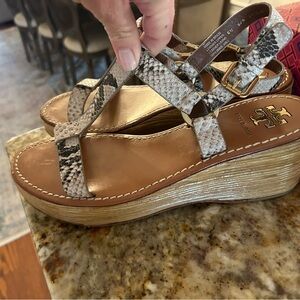 Tory Burch wedge size 10
